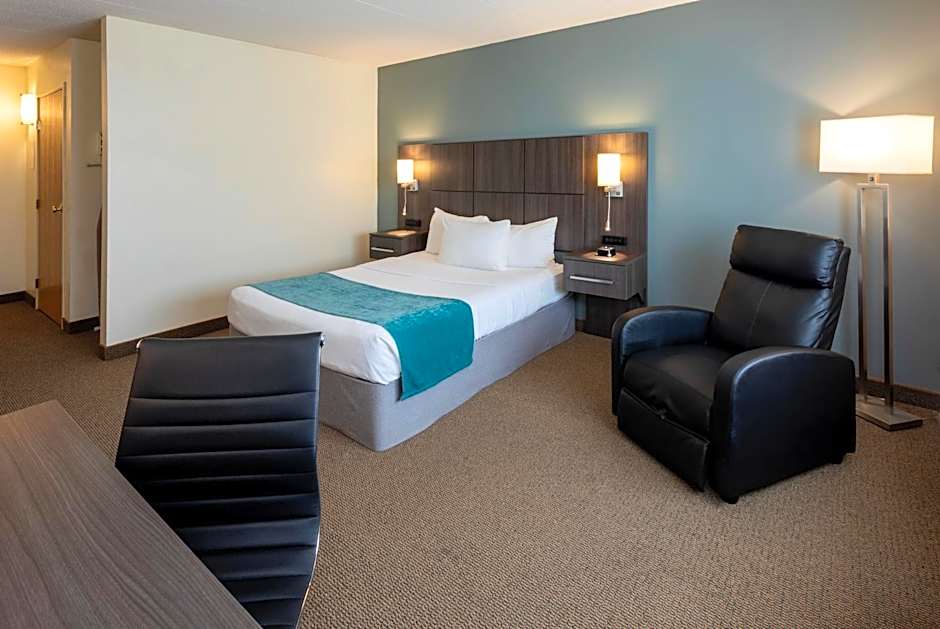 Paynesville Inn & Suites