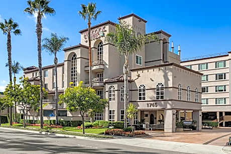 Peacock Suites