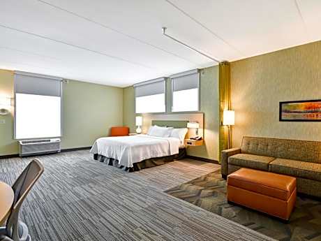 1 KING ACCESSIBLE TUB STUDIO SUITE NONSMOKING