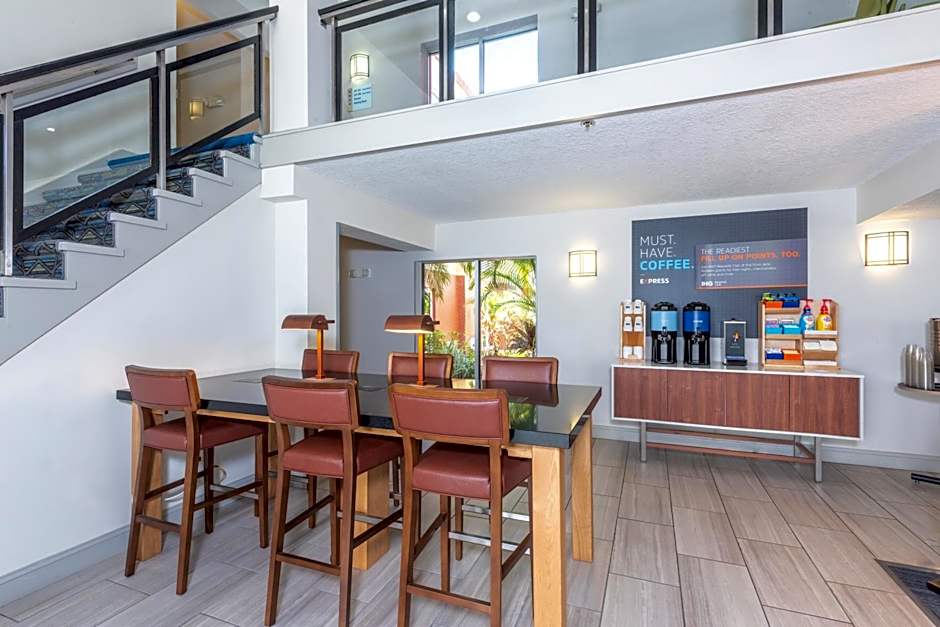 Holiday Inn Express Hotel & Suites Bradenton West By IHG