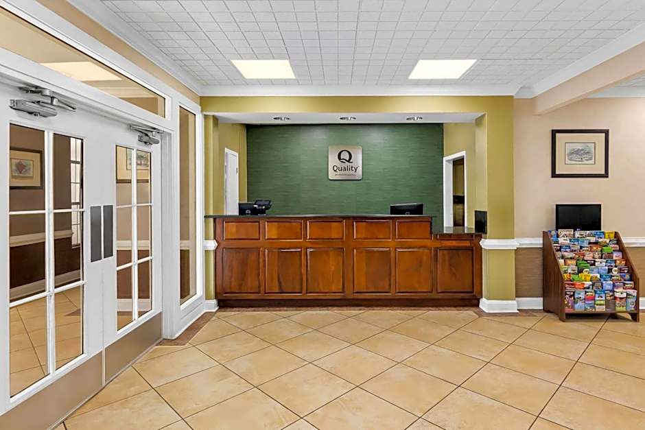 Quality Inn Fayetteville Near Historic Downtown Square