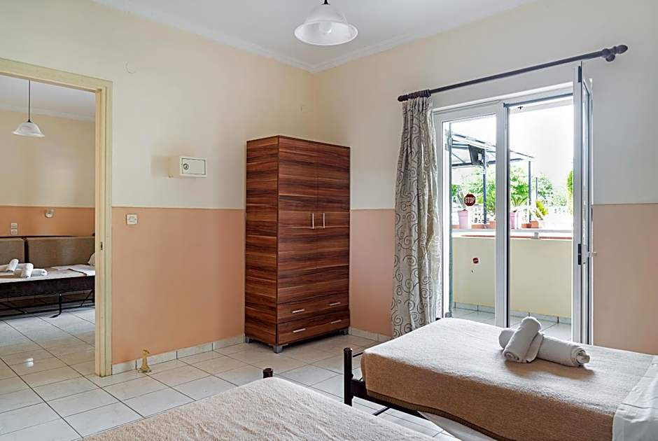 Sandy Maria studio 103