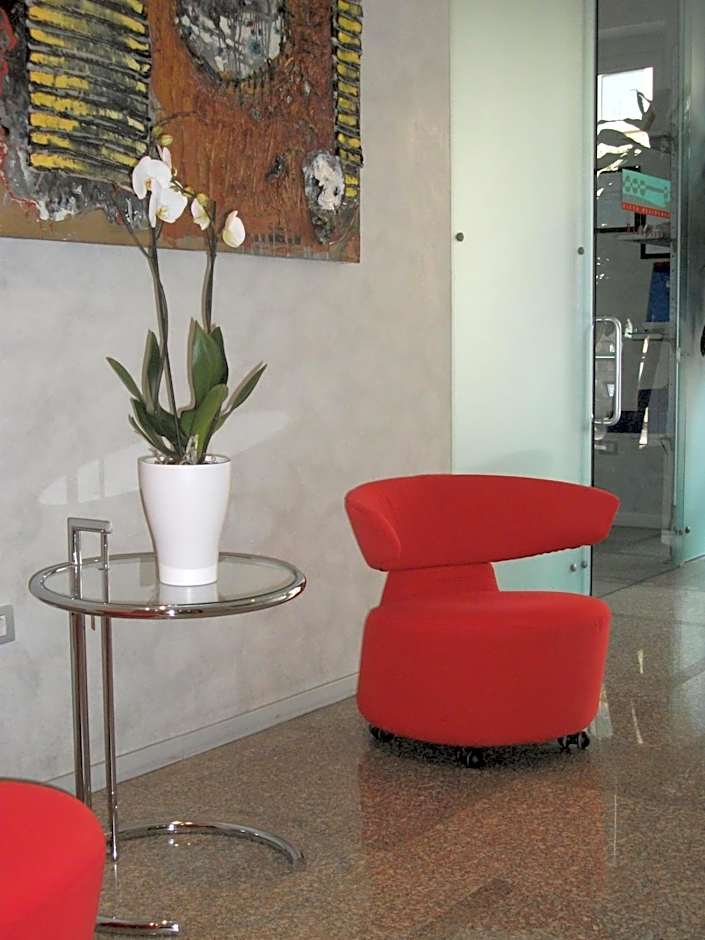 Vista Hotel & Residence