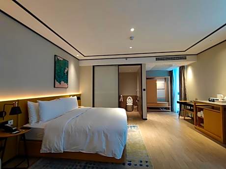 King Room - Mobility Accessible