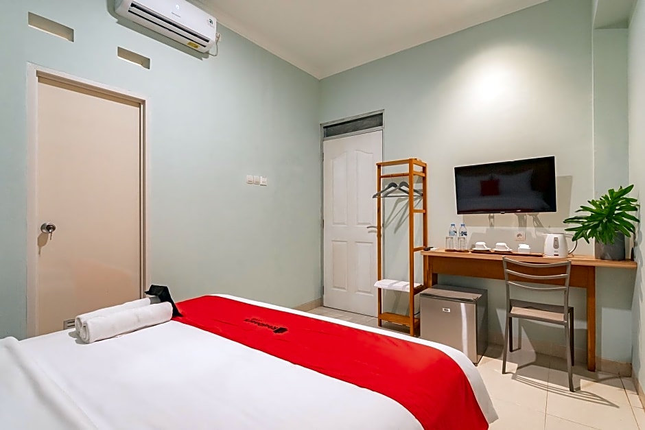 RedDoorz Plus @ Bagusrangin Street