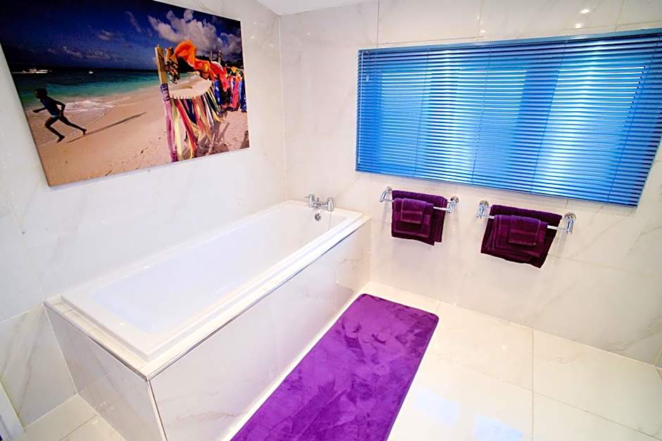 Luxurious Rural Cabin with Hot Tub