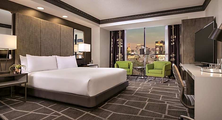 Photo 1 of 4 of Premier 1 King Bed, Tower