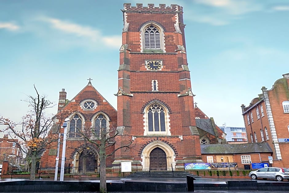 OYO TamTam Acton Hotel