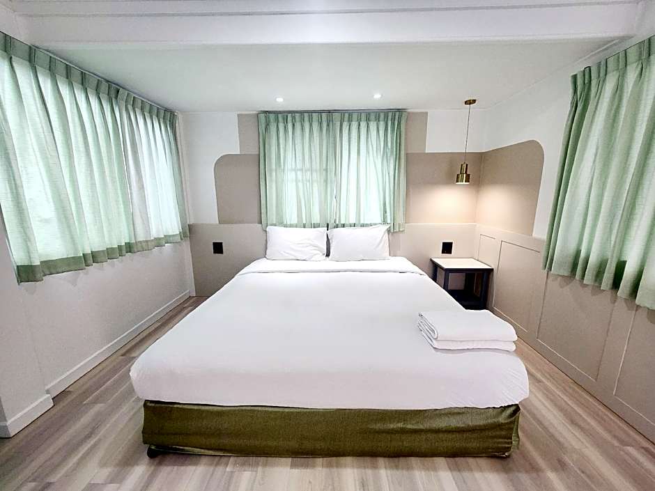 SEATEL Phuket, Patong Beach