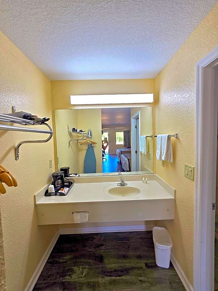 Garden Inn and Suites near Callaway Gardens Pine Mountain