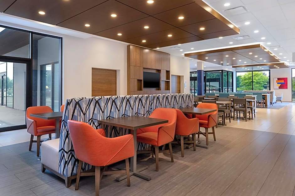 Holiday Inn Express And Suites St.Thomas. By IHG