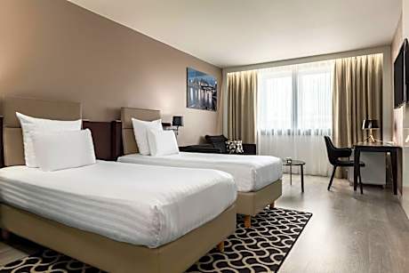 Family Room with Twin Beds and Sofa Bed