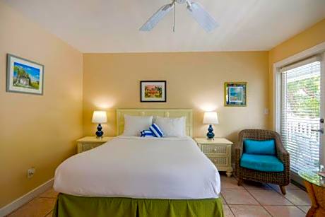 Queen Room with Pool View ( #110)