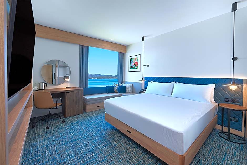 Photo 1 of 4 of 1 King Bed Guestroom, Harbor View