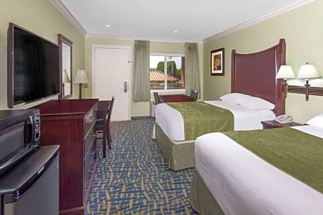 1 King Bed Non-Smoking