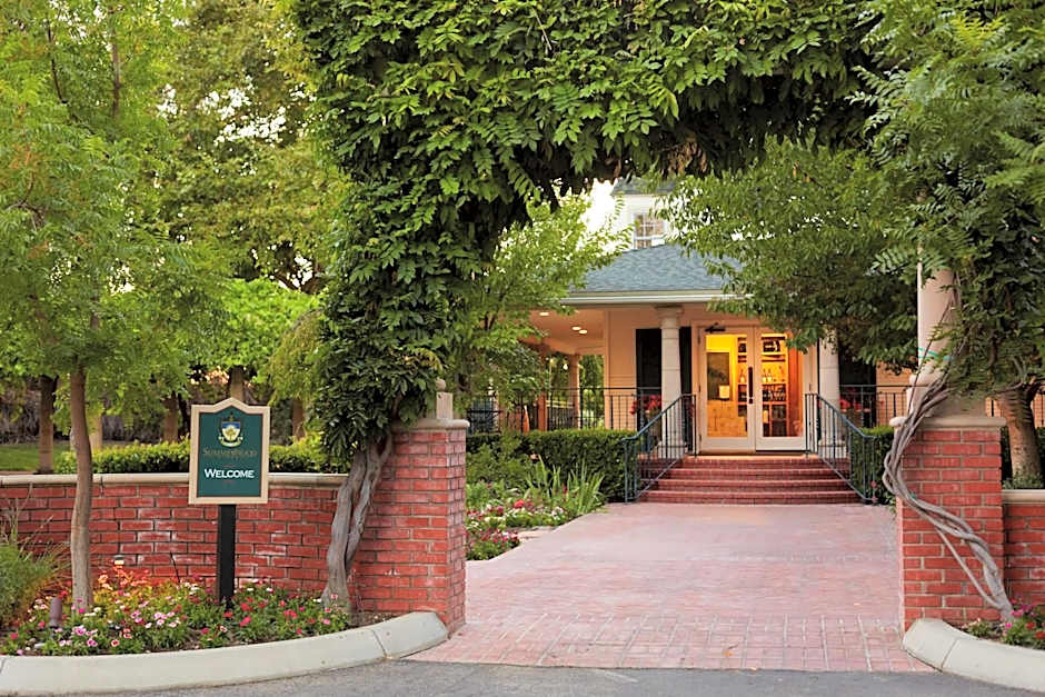 SummerWood Inn