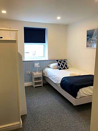 Quintuple Room (5 People)