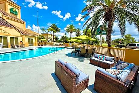 La Quinta Inn & Suites by Wyndham Orlando Universal Area