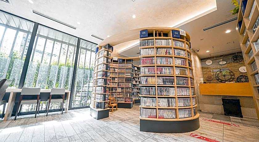 Quintessa Hotel Tokyo Haneda Comic and Books