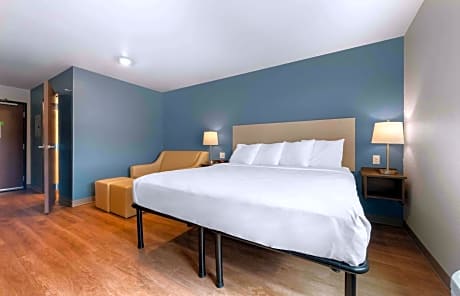 Standard King Room - Non-Smoking