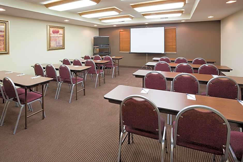 AmericInn by Wyndham Thief River Falls