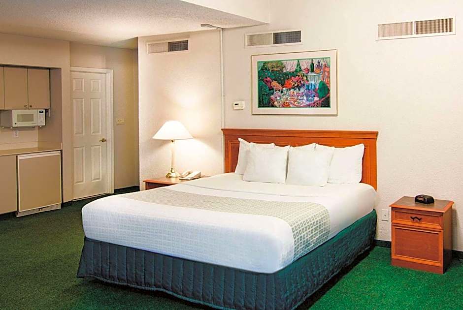 La Quinta Inn & Suites by Wyndham Indianapolis Airport Lynhurst