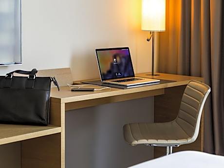 Classic Queen Room with Garden View