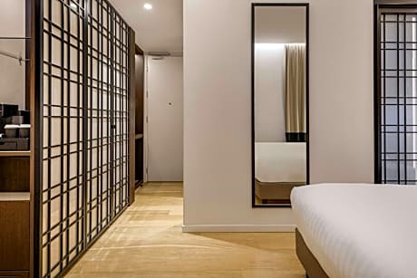 Room, 1 Queen Bed (View)
