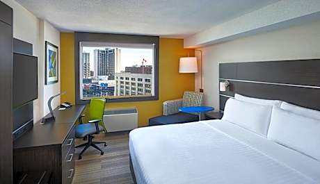 Queen Room - Hearing Accessible Roll in Shower/Non-Smoking