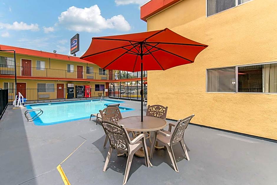 Howard Johnson Suites by Wyndham San Diego Chula Vista/BayFt