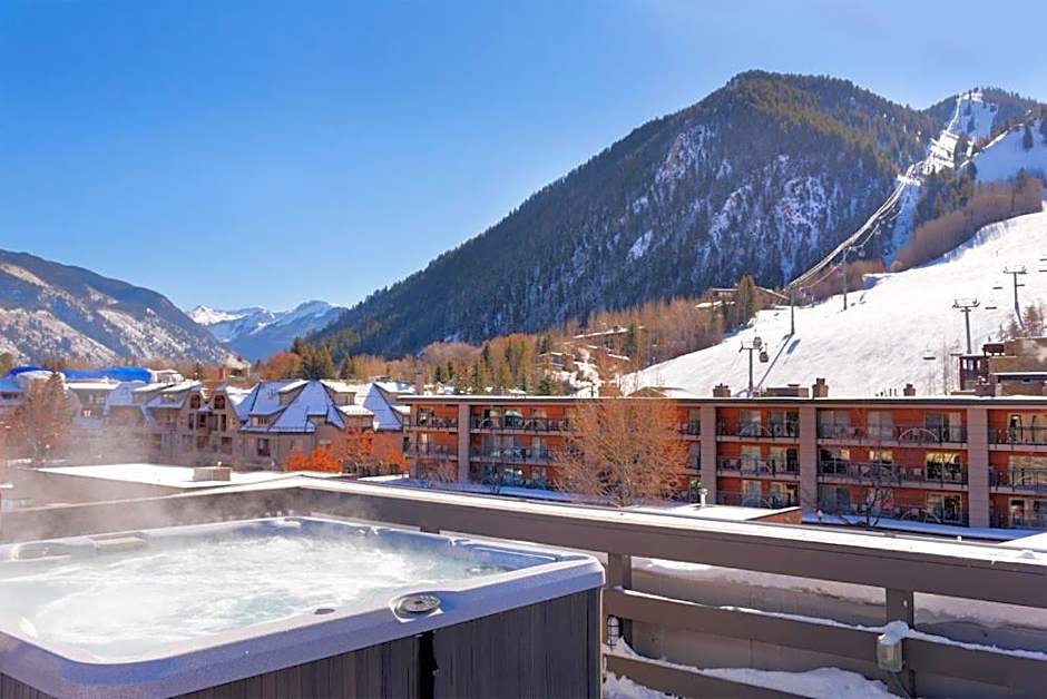 Independence Square 205, Stylish Hotel Room with AC, Great Location in Aspen