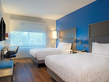 2 Queen Beds W/Walk In Shower
