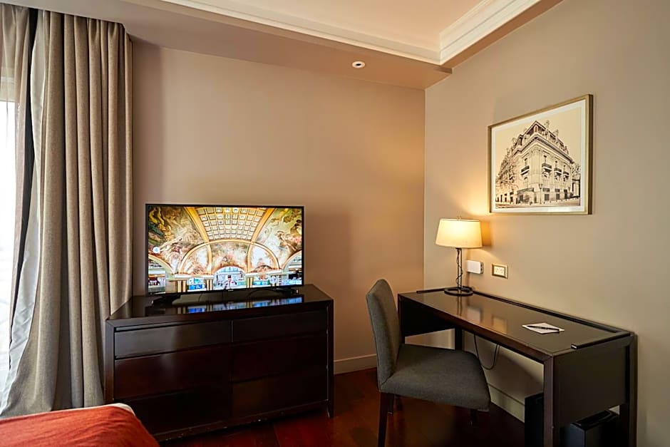 Carles Hotel