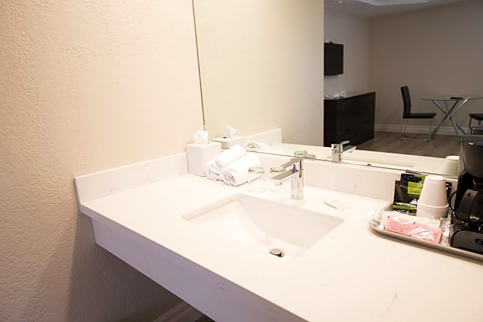 Wilshire Crest Hotel