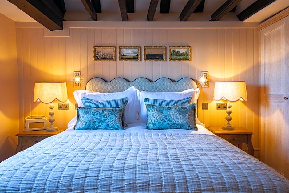 The White Hart - A Heartwood Inn