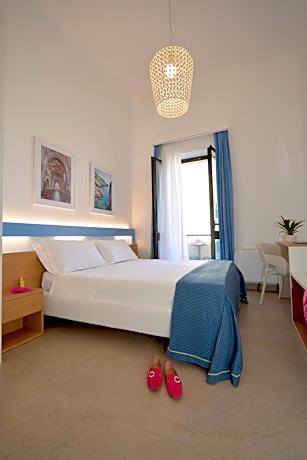 Triple Room with Balcony and Lateral Sea View