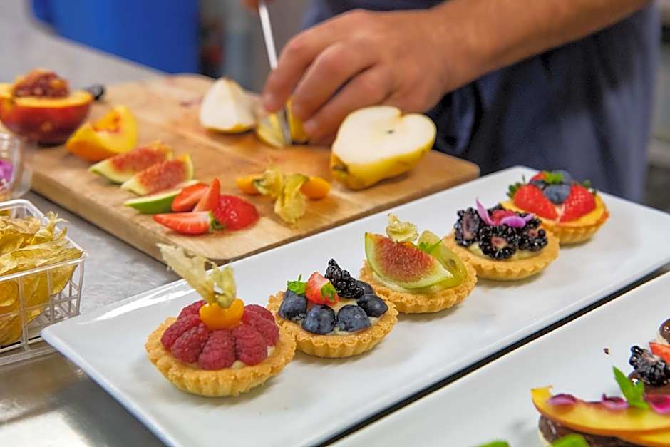 Kiss Beachfront Hotel & Restaurant