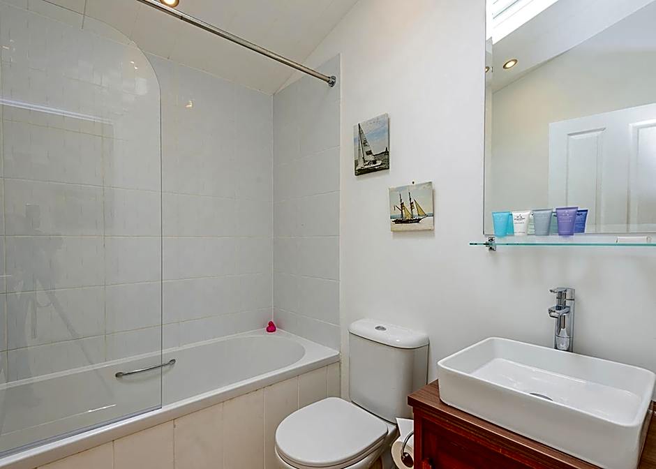 Woodside Coastal Retreat