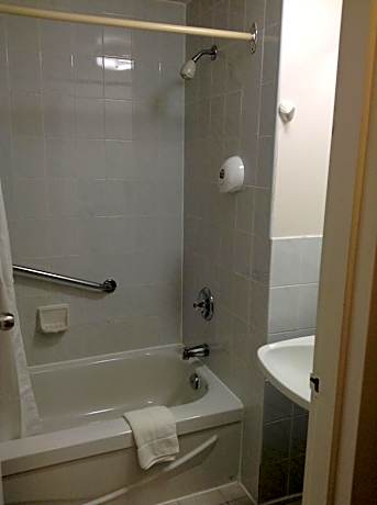 Queen Room with Garden View