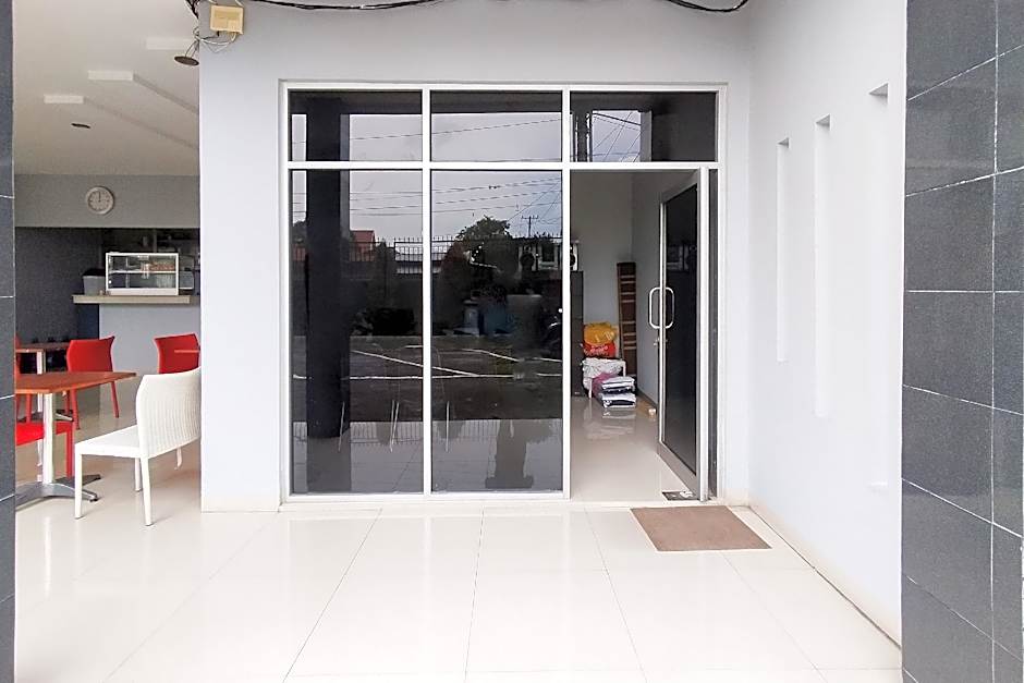 RedDoorz Syariah near Lotte Grosir Medan