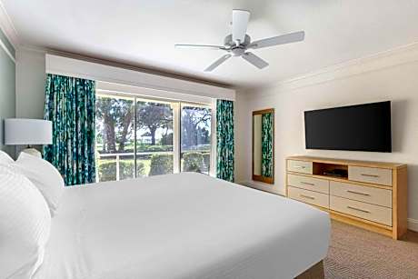 Two-Bedroom Suite with One King Bed and Two Twin Beds