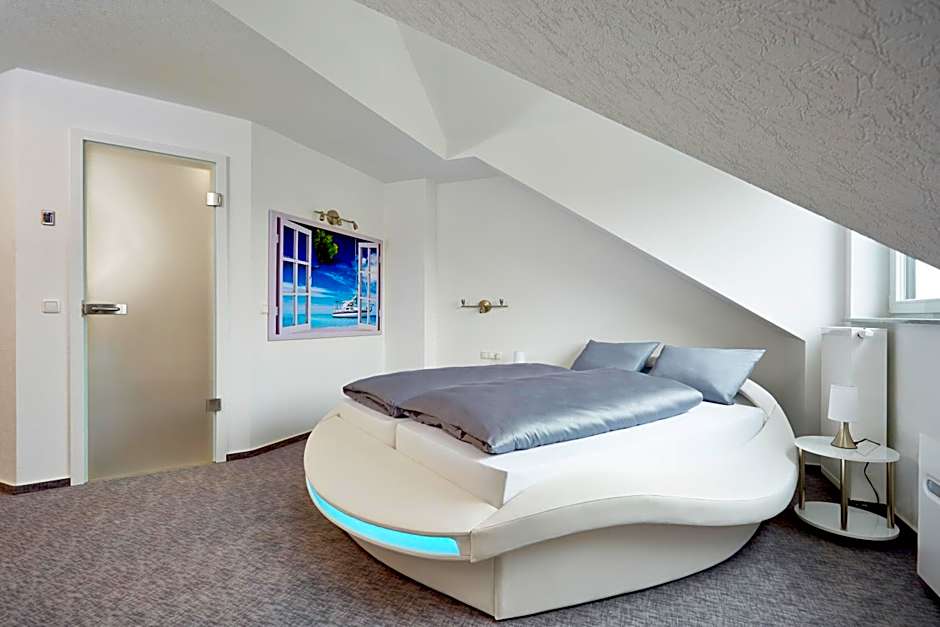 Zdjęcie 1 z 4 — Adventure Double Room