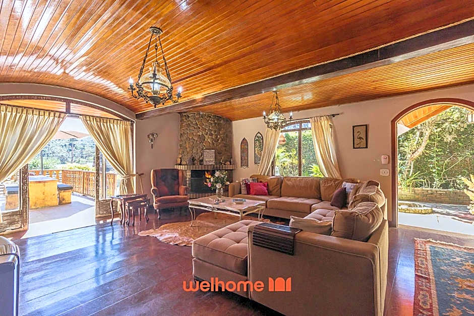 Casa em Campos do Jordão com Varanda e Lareira