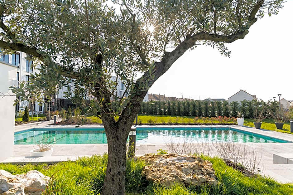 Hotel Dali Val d'Europe Tapestry Collection by Hilton