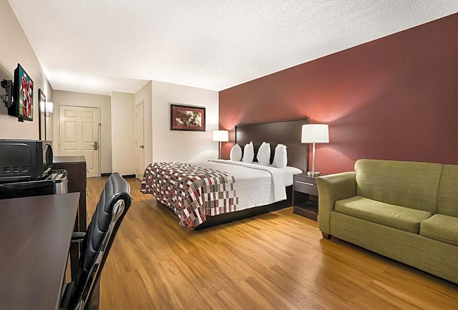 Red Roof Inn & Suites Knoxville East