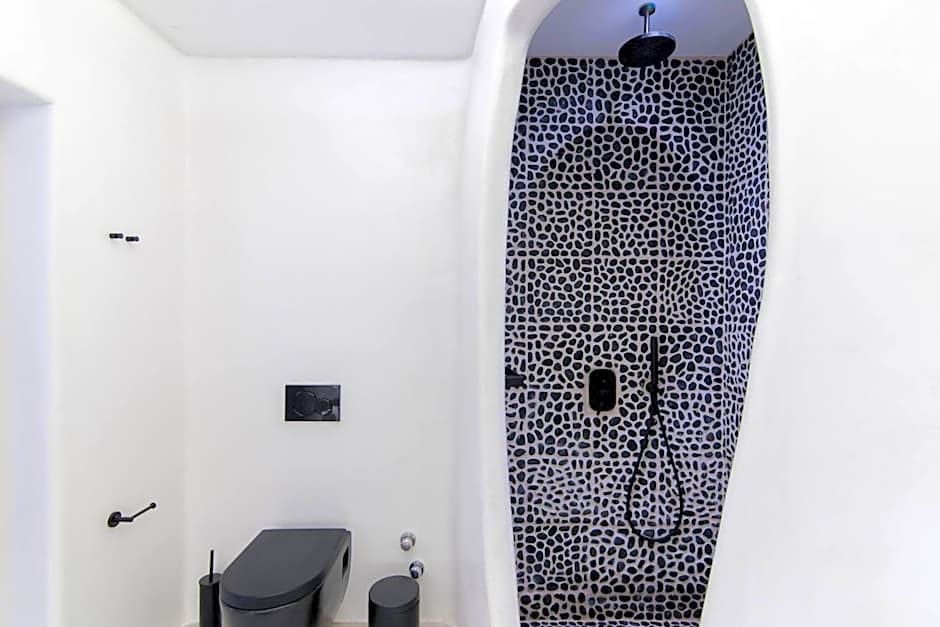 Portara Seaside Luxury Suites