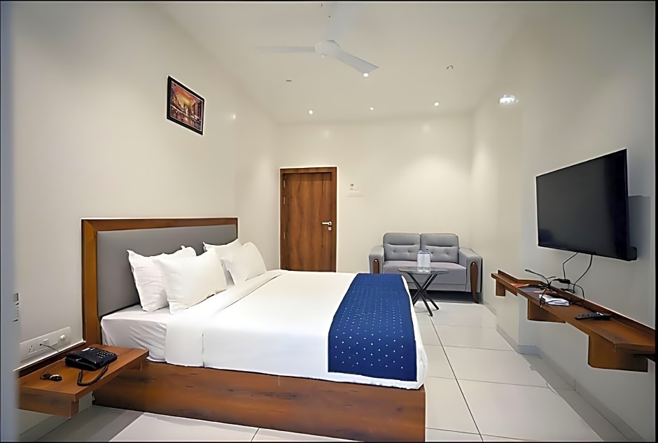 The Sky Land Hotel, Tuljapur