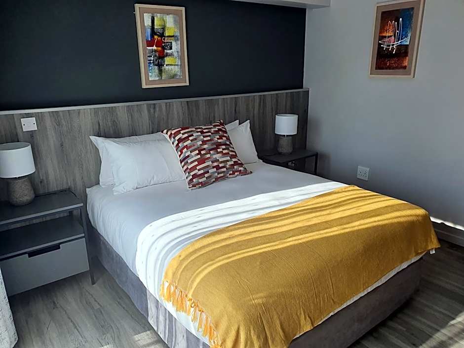 La Orchard Hotel