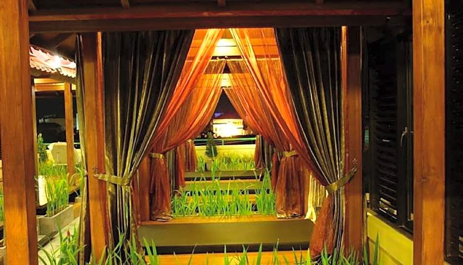 S 8 Suardana Hotel