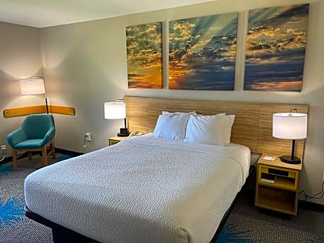 1 Queen Bed Non-Smoking
